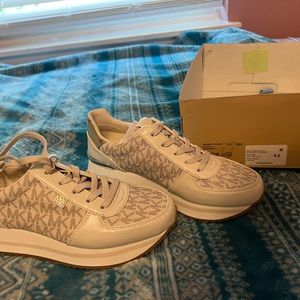 Monique trainer MK shoes